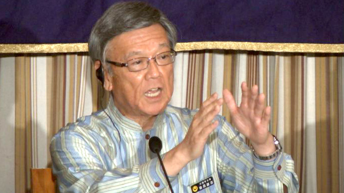 翁長沖縄県知事が内外記者に向けて会見